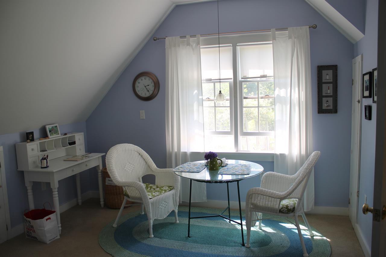 バーンズテーブル Lavender Bay Bed & Breakfast エクステリア 写真